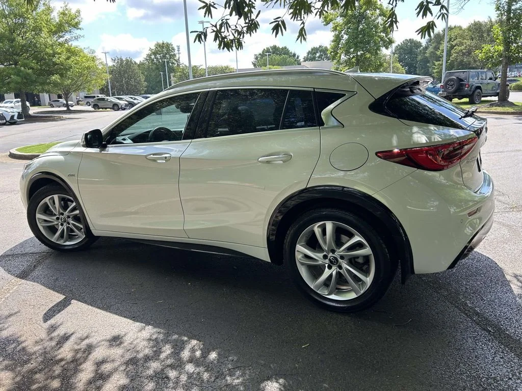 Used 2018 White INFINITI Premium image 4
