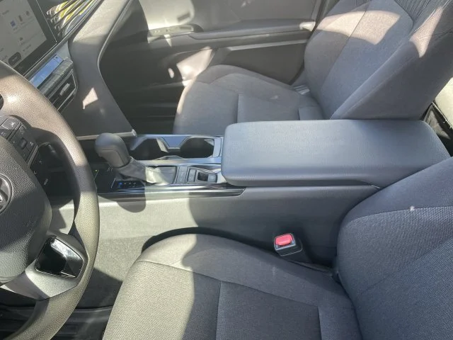 Used 2025 White Toyota LE image 20