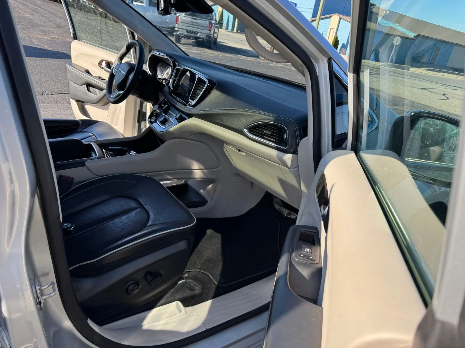 2024 Chrysler Pacifica Limited - Photo 27