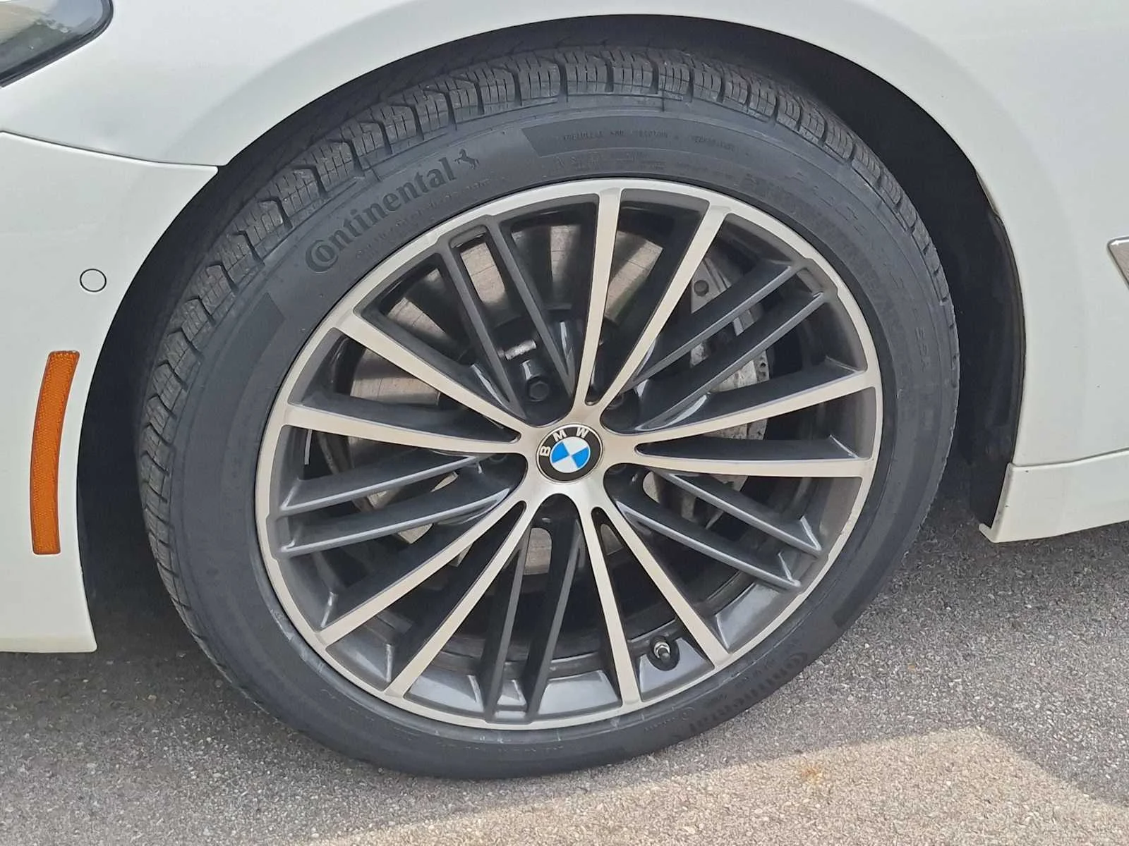 Used 2021 Alpine White BMW 540i xDrive image 13