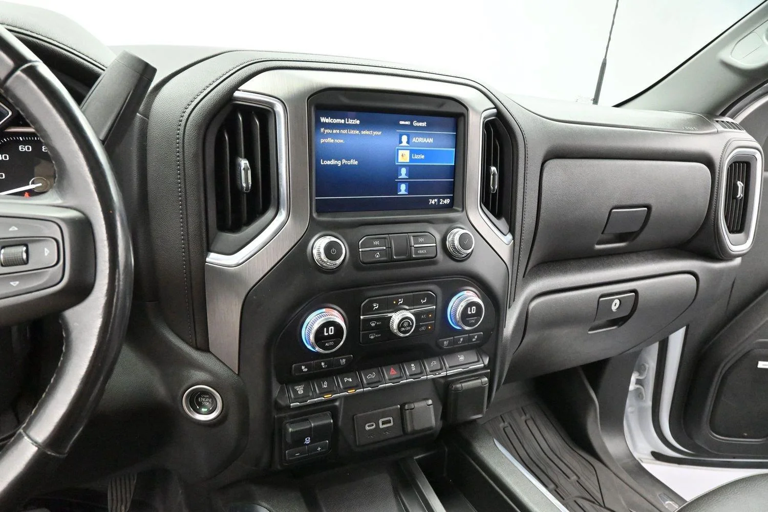 Used 2022 White Frost Tricoat GMC Denali image 18