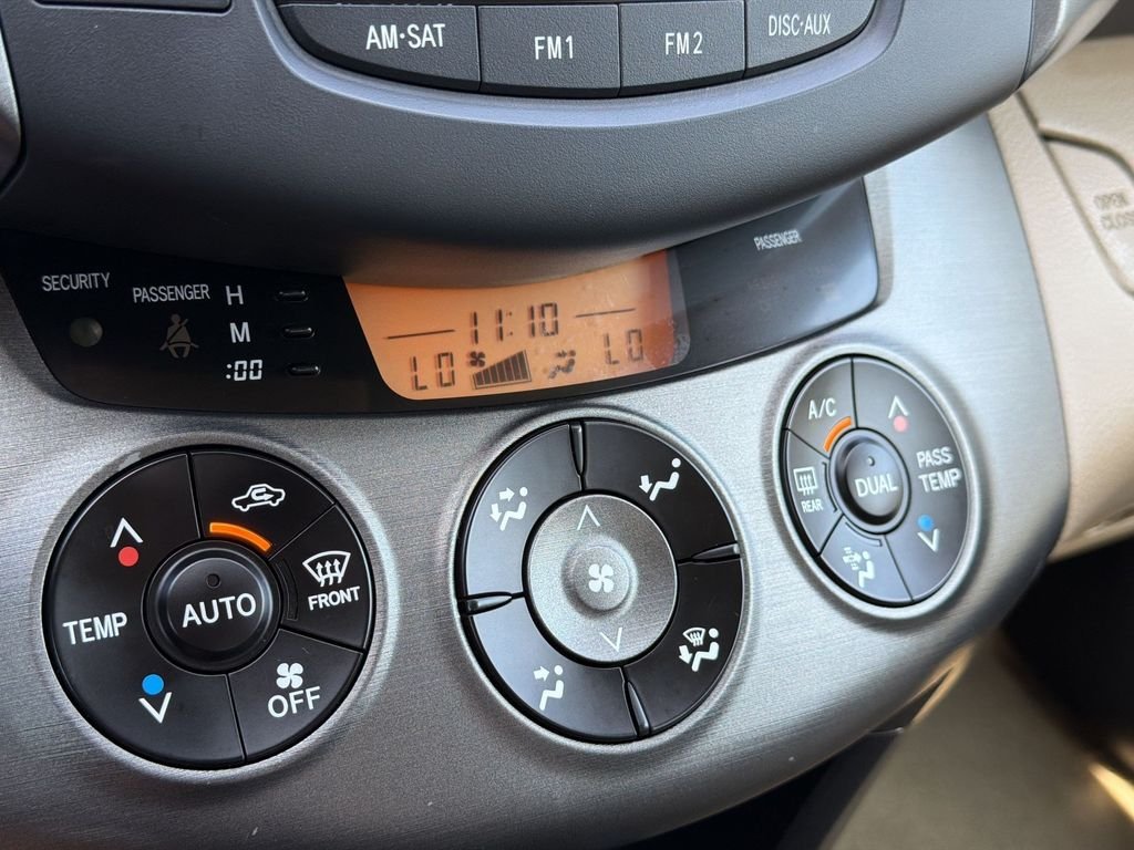 Used 2011  Toyota Limited image 20