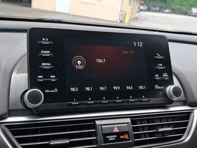 Used 2018 Blue Honda LX image 18