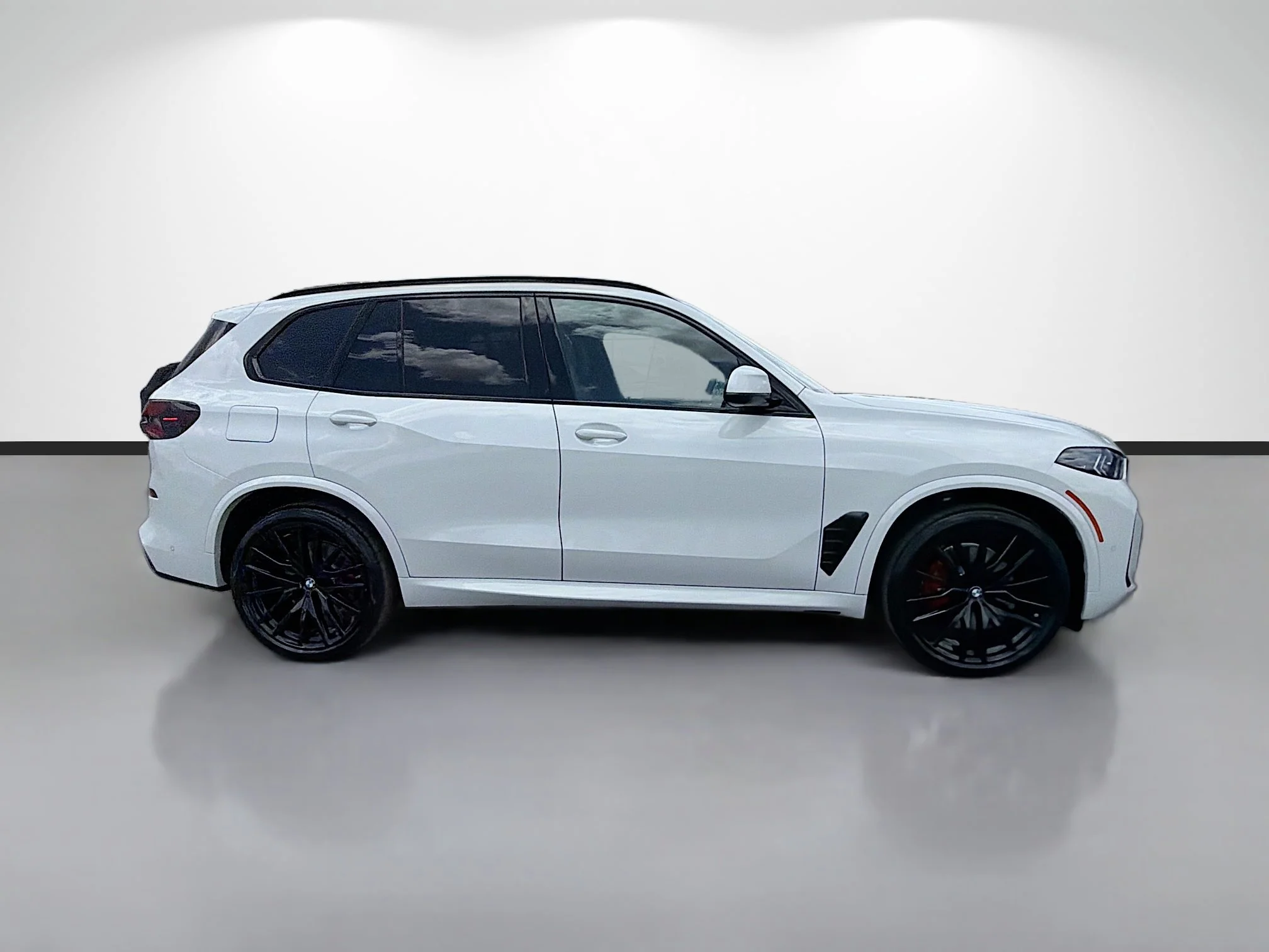 New 2026 Alpine White BMW sDrive40i image 2