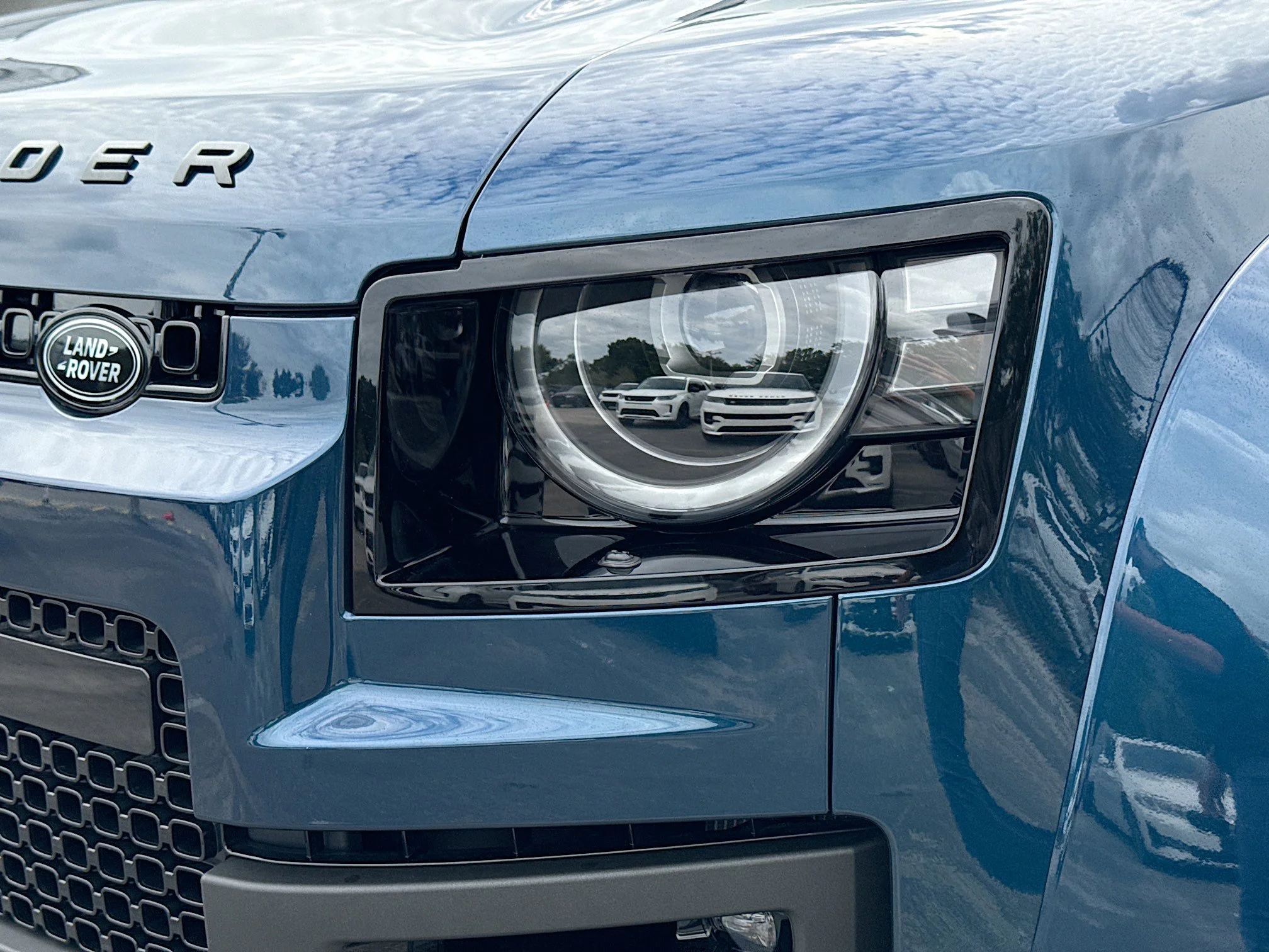 New 2026 Sargasso Blue Premium Metallic Land Rover OCTA image 9