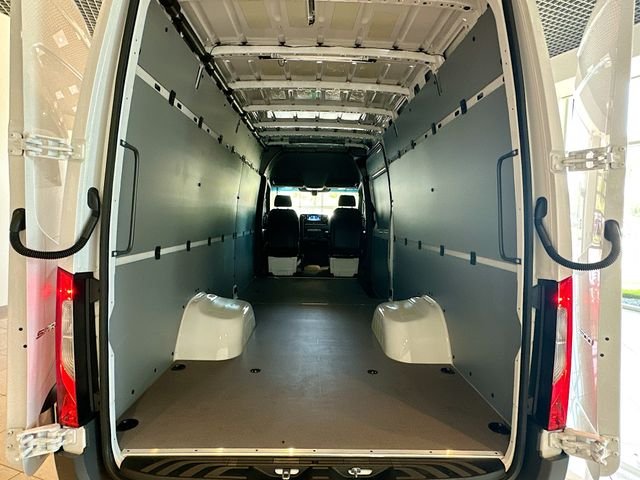 New 2026 Arctic White Mercedes-Benz Cargo 170 WB image 22