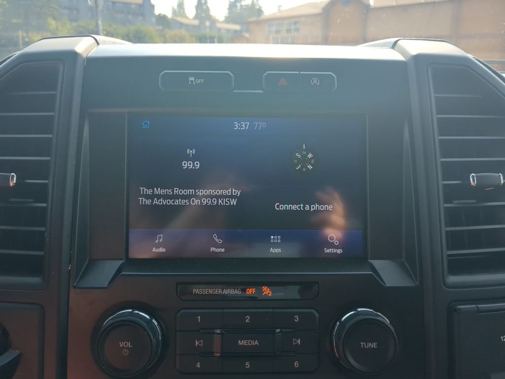 Used 2020 White Ford XL image 22