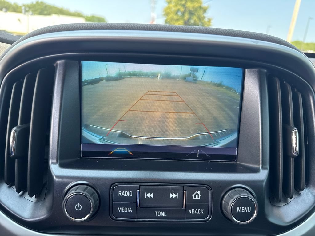 Used 2018 SUMMIT WHITE Chevrolet 4WD LT image 19