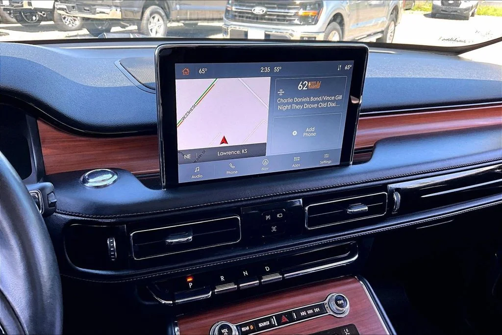 Used 2020 Radiance Metallic Lincoln Reserve image 32