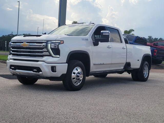 Used 2025 Beige Chevrolet High Country image 32