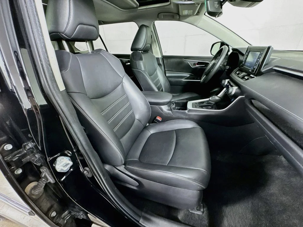 Used 2022 Black Toyota XLE Premium image 35
