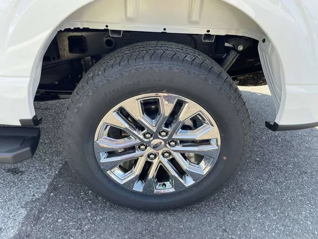 New 2026 Oxford White Ford Lariat image 16