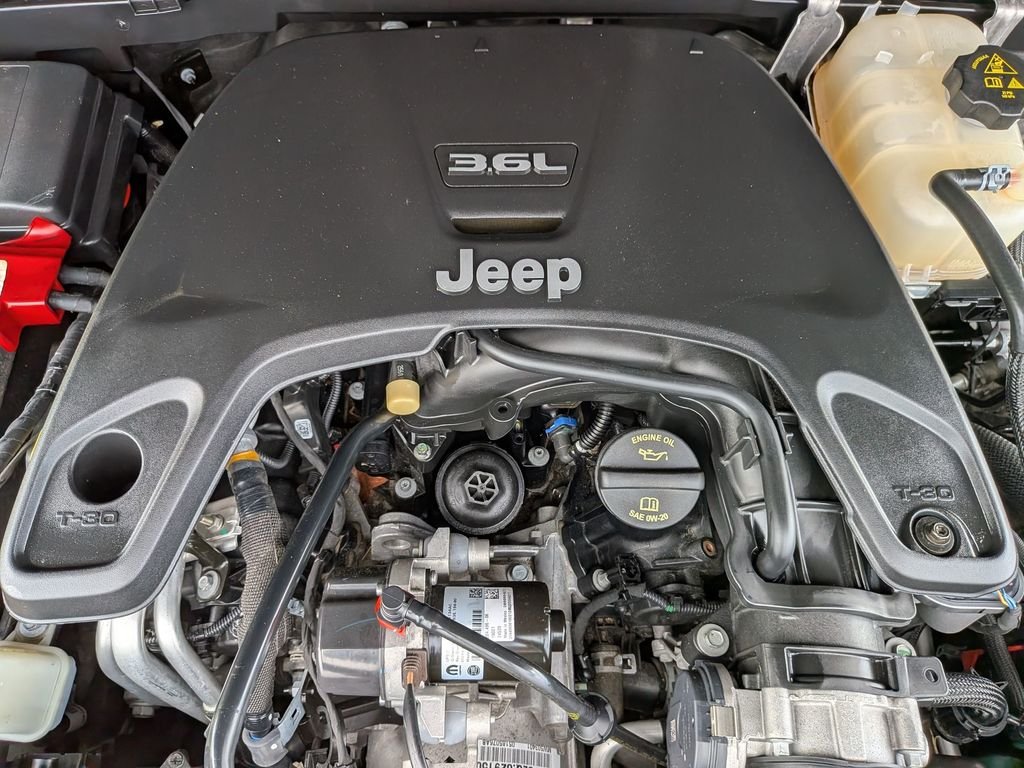 Used 2021 Gray Jeep Unlimited Sahara image 13