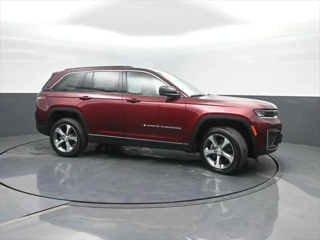 New 2026 Velvet Red Pearl-Coat Exterior Paint Jeep Limited image 3