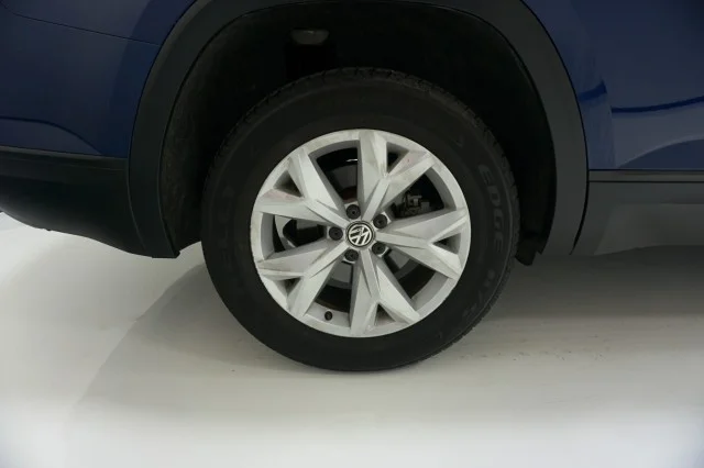 Used 2019 Tourmaline Blue Metallic Volkswagen 3.6L V6 SE w/Technology image 6