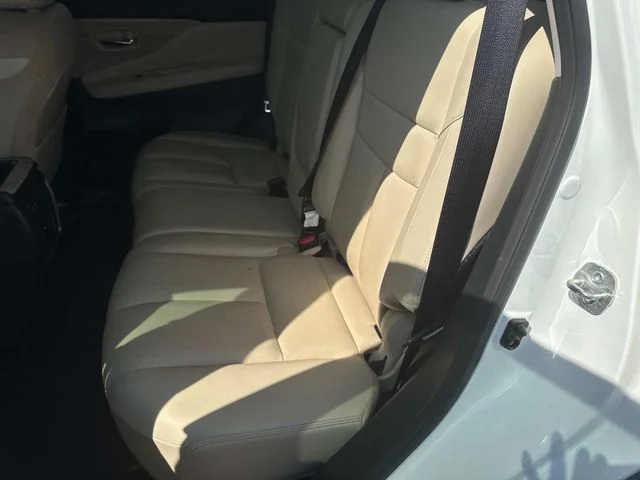 Used 2023 White Nissan SL image 17