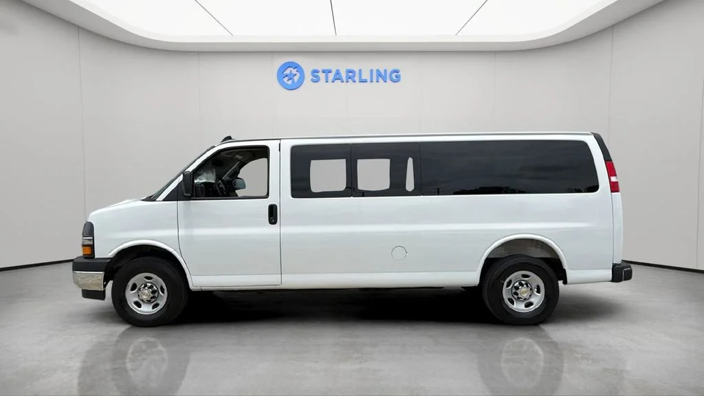 Used 2025 Summit White Chevrolet 1LT image 3