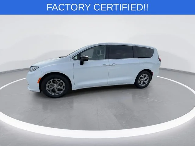 Used 2024 White Chrysler Limited image 4