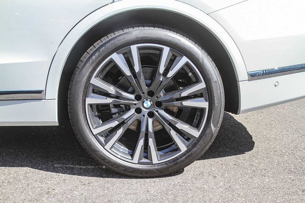 New 2027 Alpine White BMW xDrive40i image 8