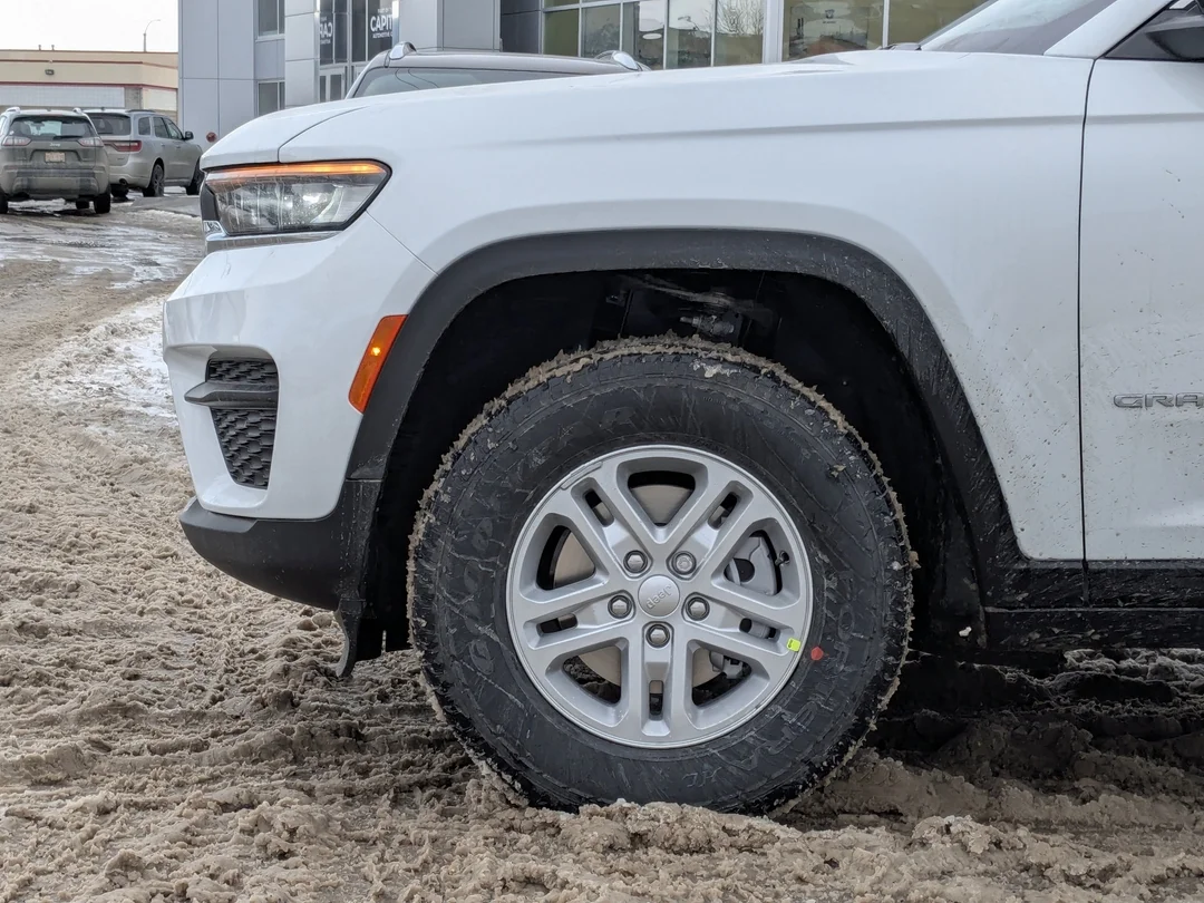 New 2025 White Jeep Laredo - - 4x4 - Heated Seats & Steering - Adaptive Cruise - LED Lighting & More! image 9
