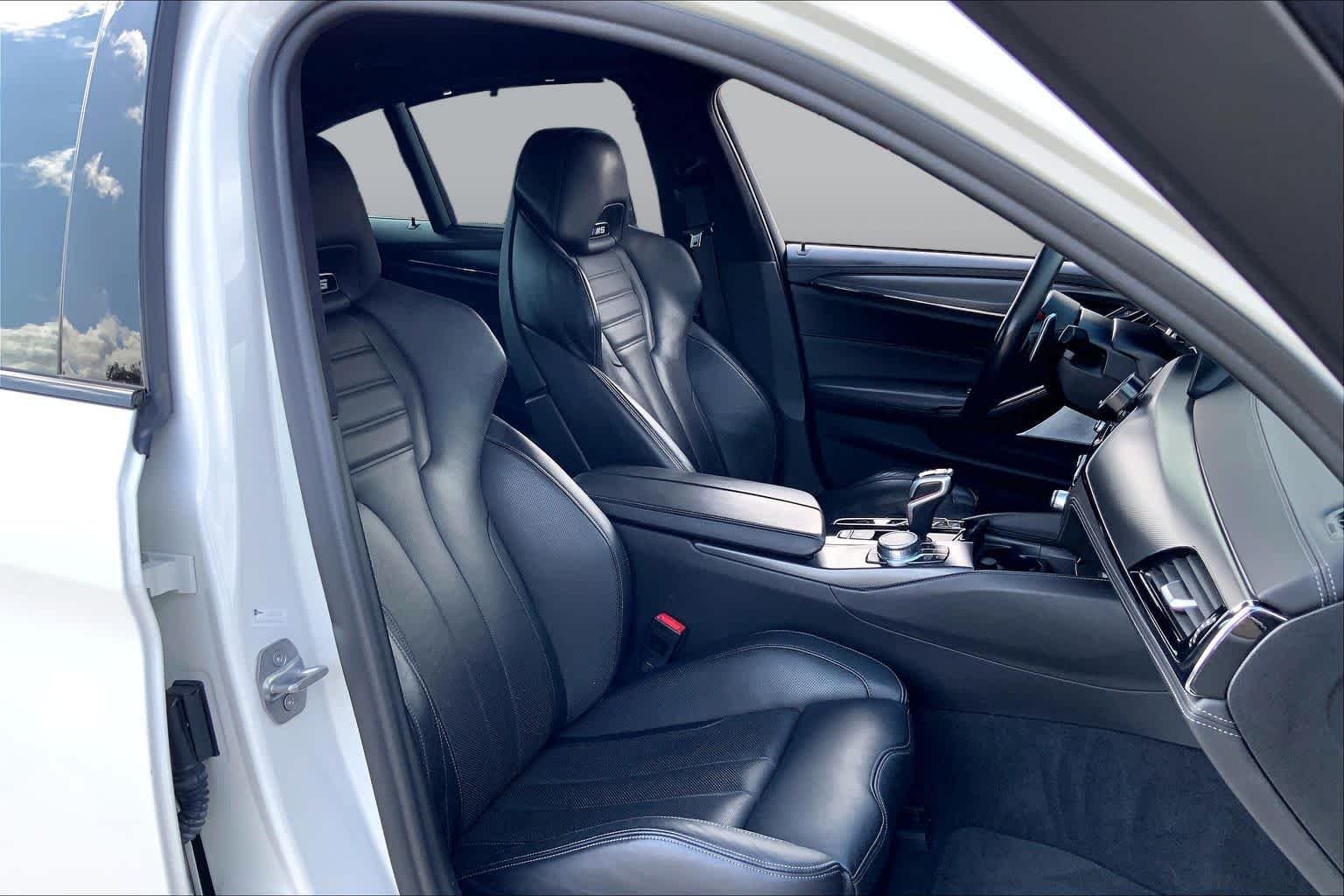 Used 2018 Alpine White BMW  image 8