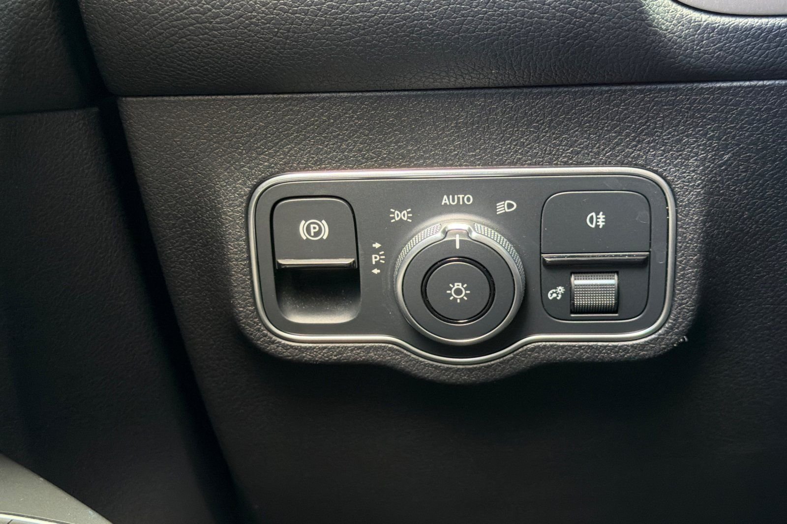 Certified Used 2023 White Mercedes-Benz 300 image 27