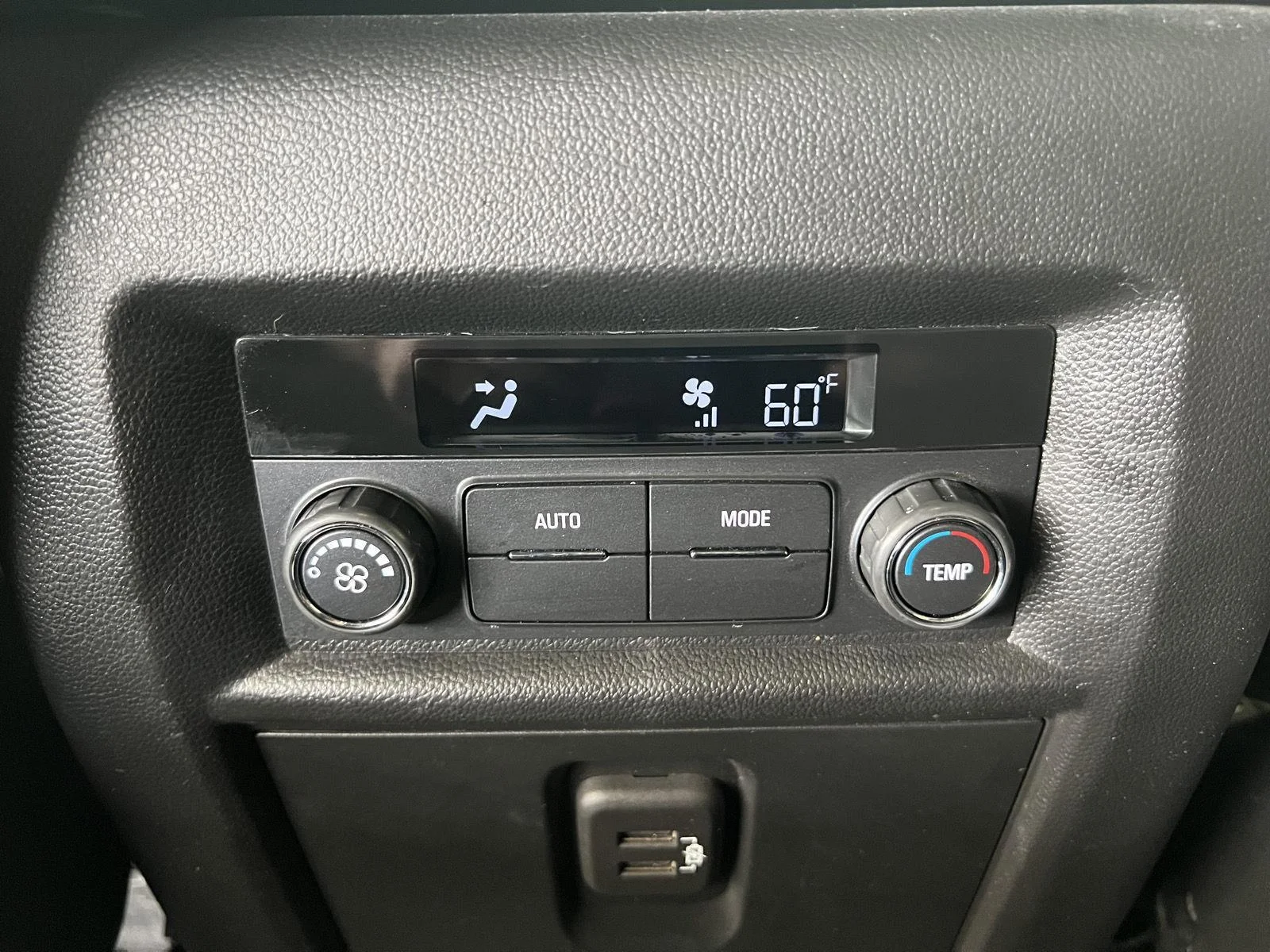 Used 2023 Silver Sage Metallic Chevrolet LT Cloth image 19