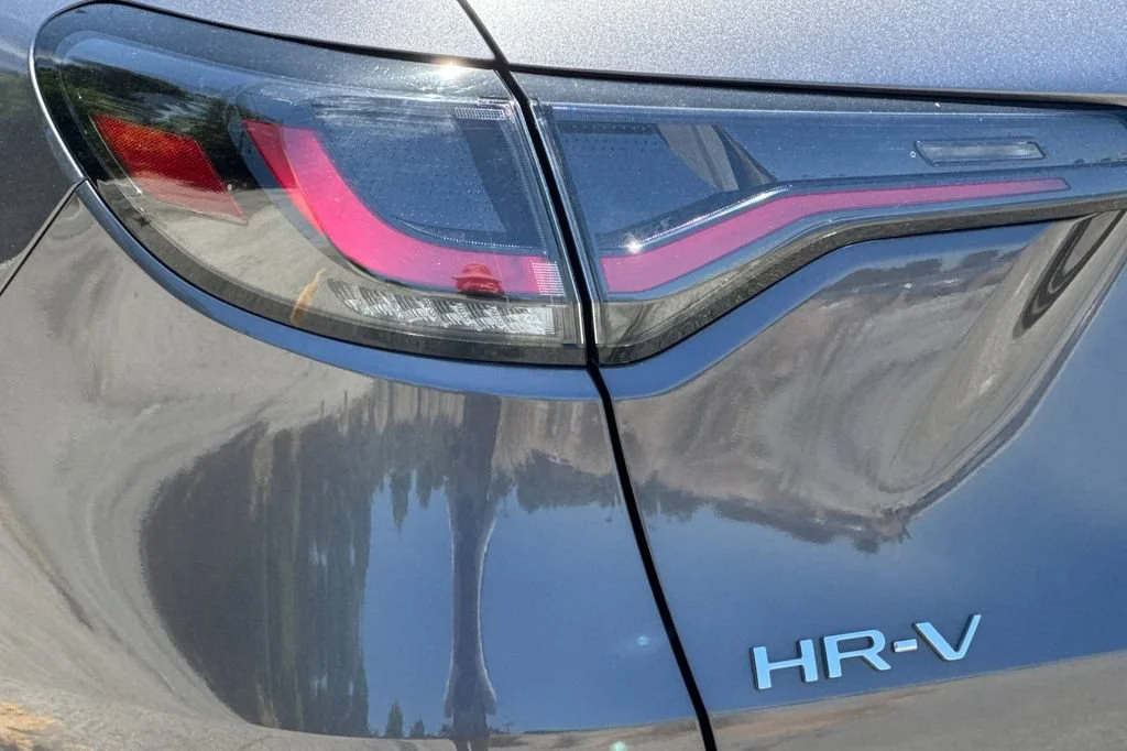 Certified Used 2025 Modern Steel Metallic Honda LX image 73