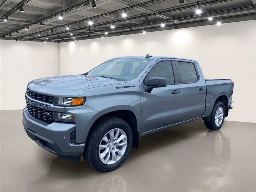 Used 2021 Satin Steel Metallic Chevrolet Custom image 3