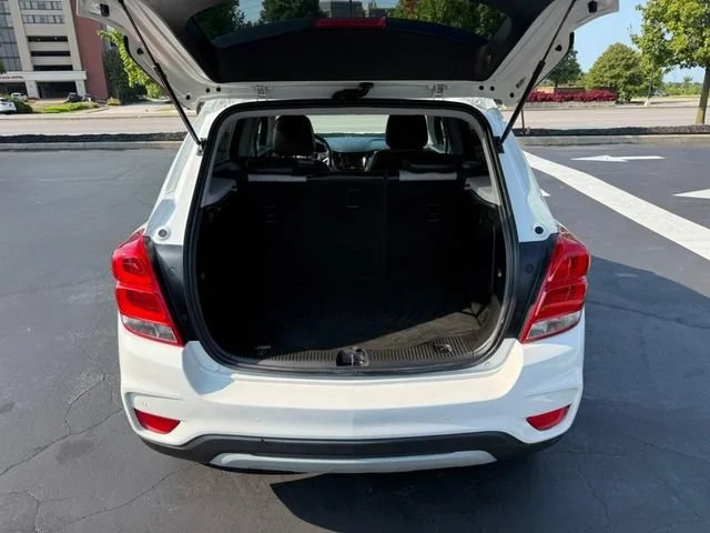 Used 2021 IRIDESCENT PEARL TRICOAT Chevrolet LT image 5