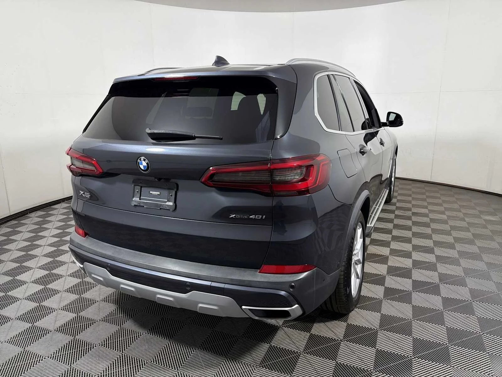 Used 2019 Arctic Grey Metallic BMW xDrive40i image 6