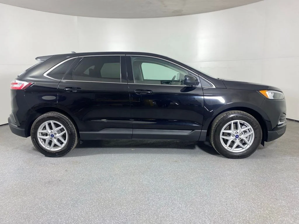 Used 2022 Black Ford SEL image 8