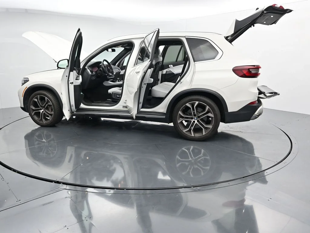 Used 2023 White BMW xDrive40i image 27