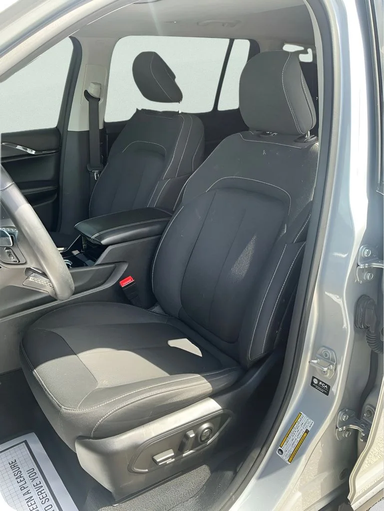 Used 2021 Silver Jeep Laredo image 23