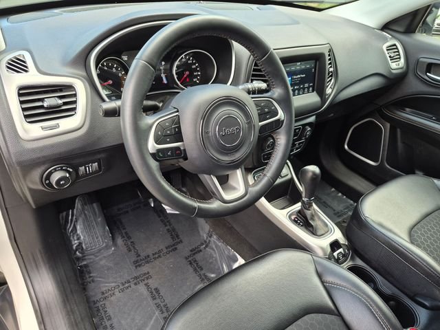 Used 2018 White Jeep Latitude image 11