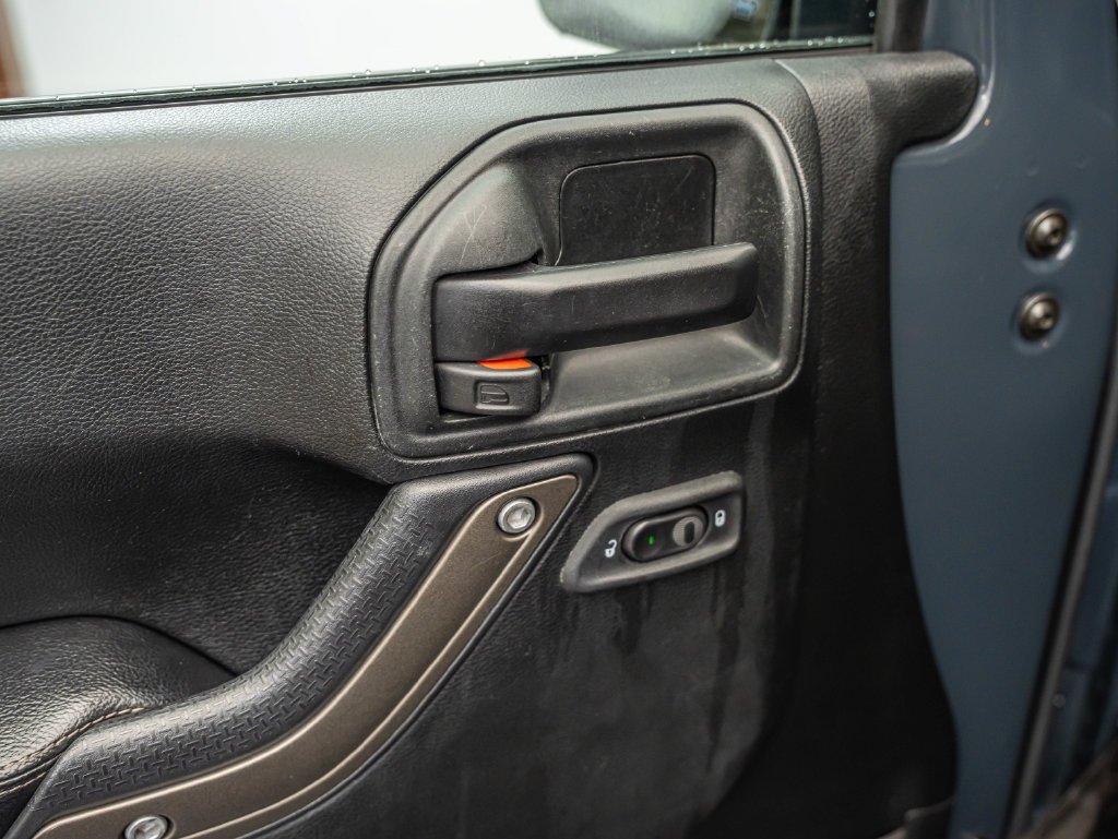 Used 2018 Rhino Clearcoat Jeep Unlimited Sport image 15