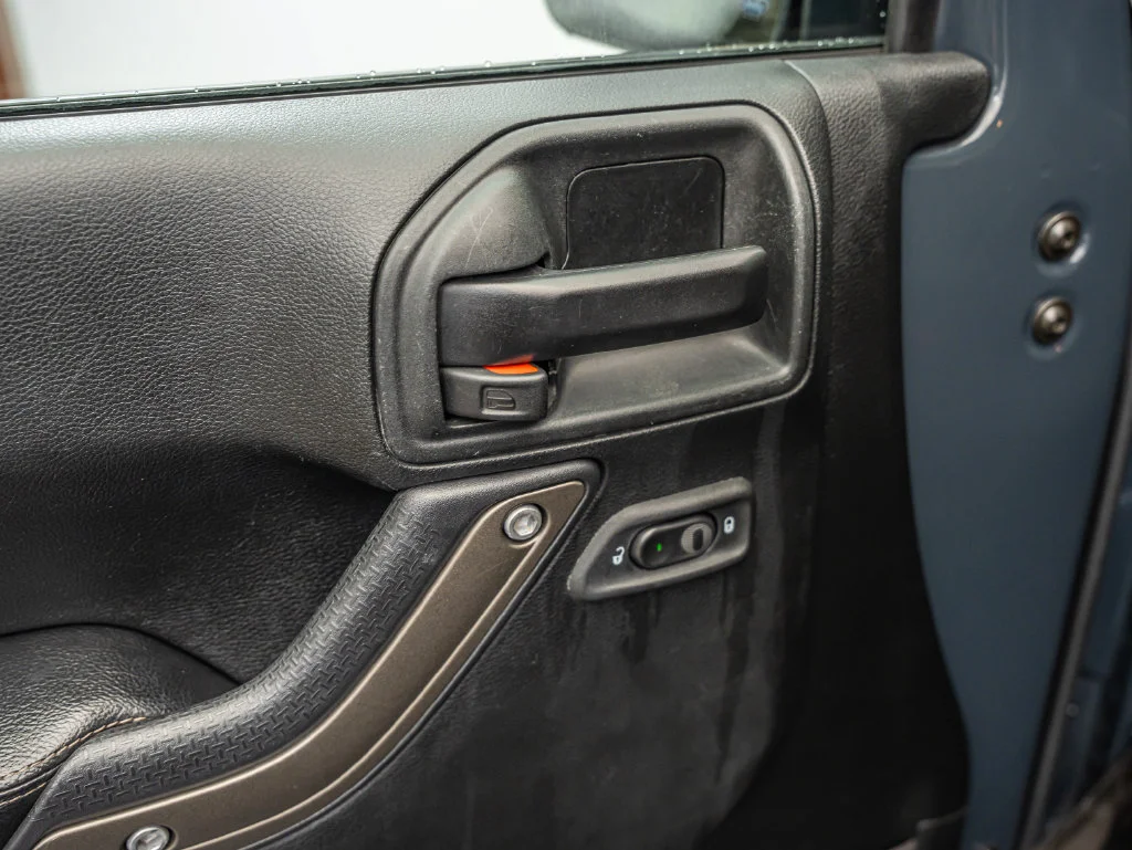 Used 2018 Rhino Clearcoat Jeep Unlimited Sport image 15