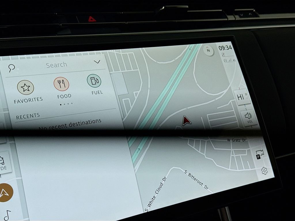 New 2026 Santorini Black LAND ROVER SE LWB 7-Seats / V8 image 14