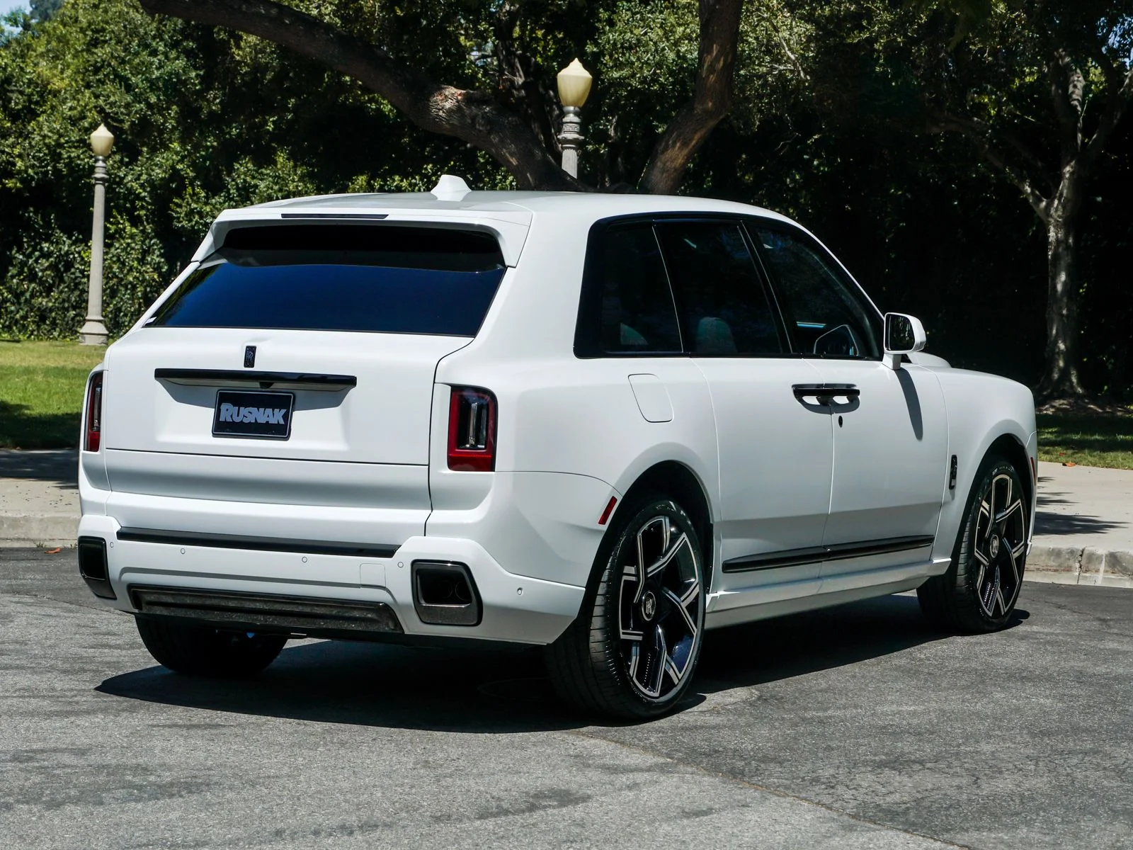 New 2027 Arctic White Rolls-Royce Black Badge image 3