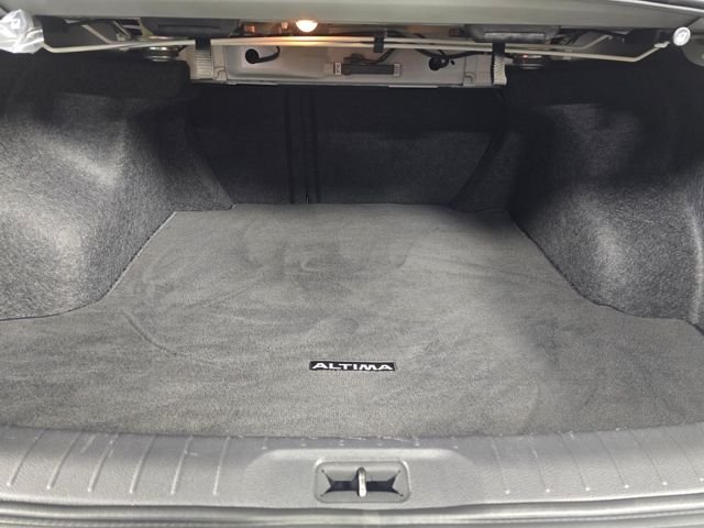 Used 2019 Pearl White Nissan 2.5 SR image 29