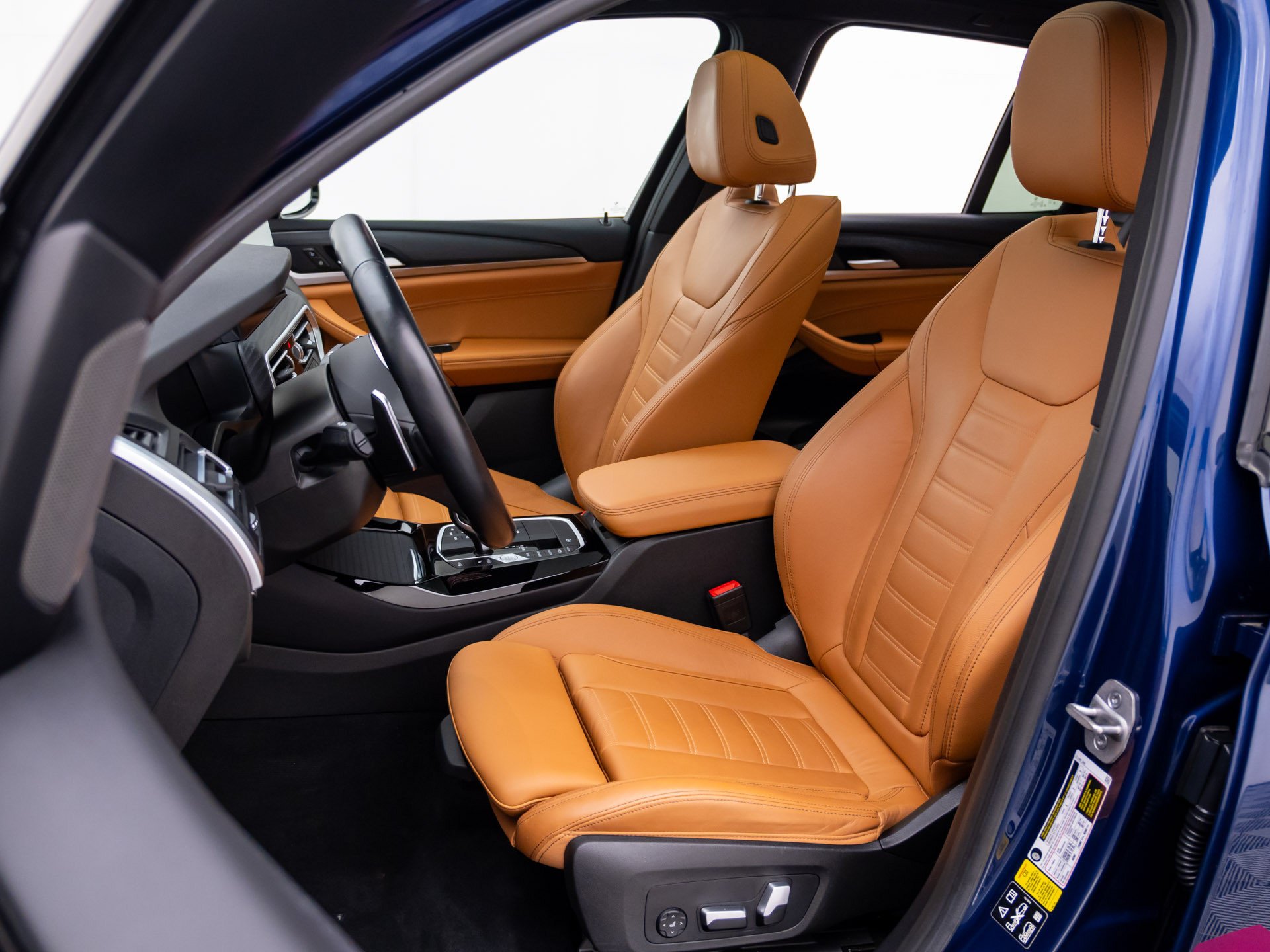 Used 2024 Blue BMW xDrive30i image 17