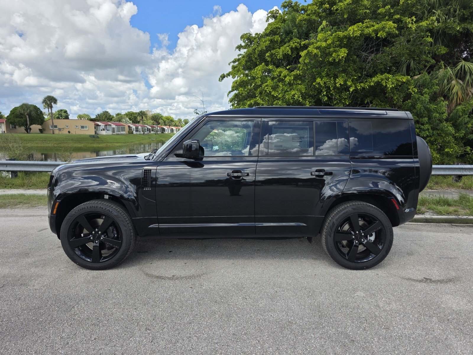 New 2026 Santorini Black LAND ROVER X-Dynamic SE image 7