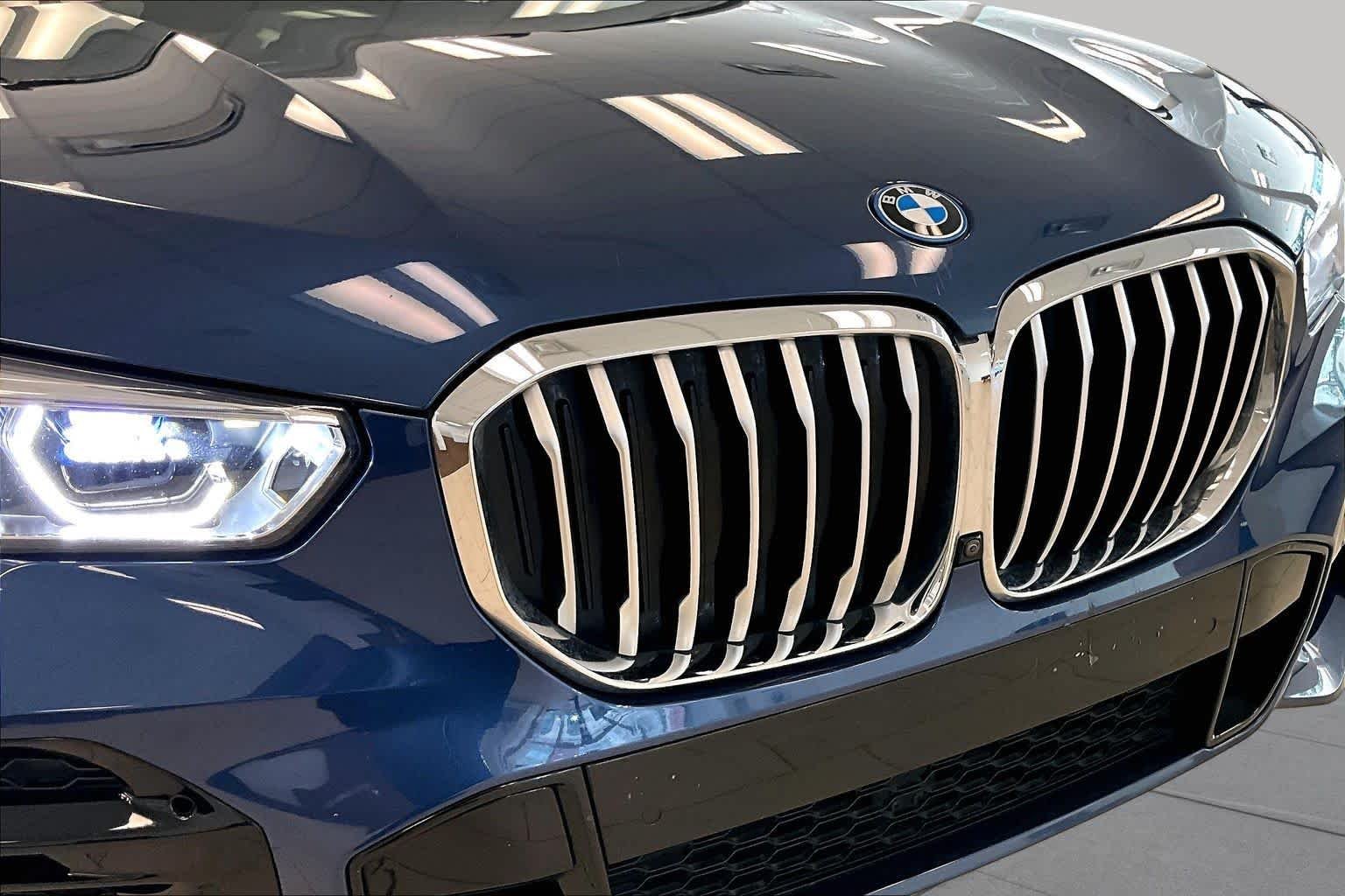 Used 2022 Phytonic Blue Metallic BMW xDrive45e image 28