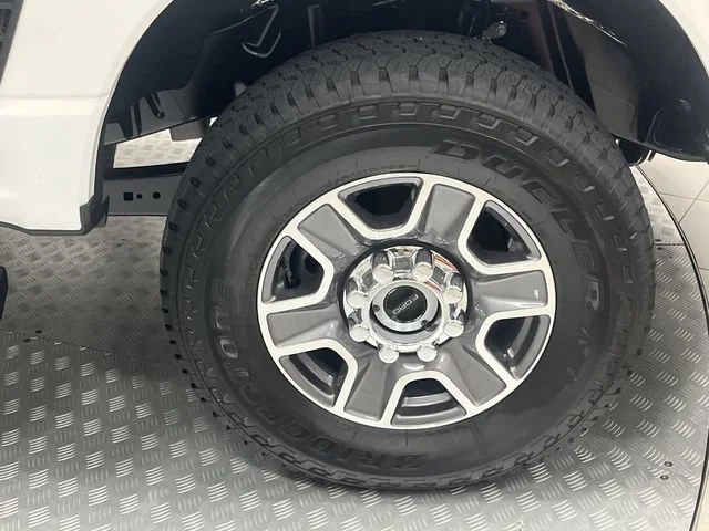 New 2026 Star White Metallic Tri-Coat Ford Lariat image 21