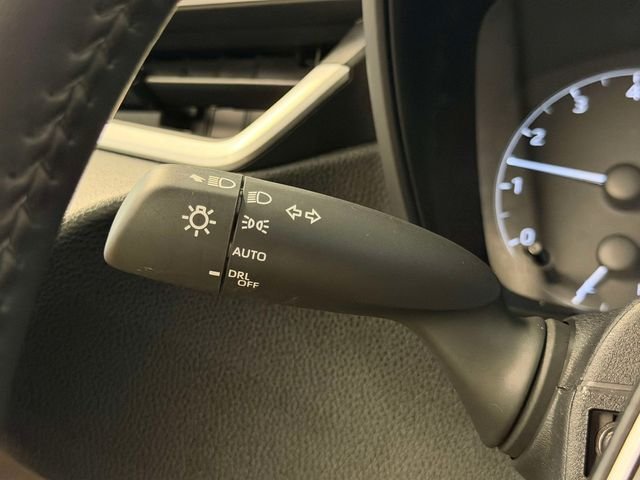 Used 2025  Toyota SE image 22