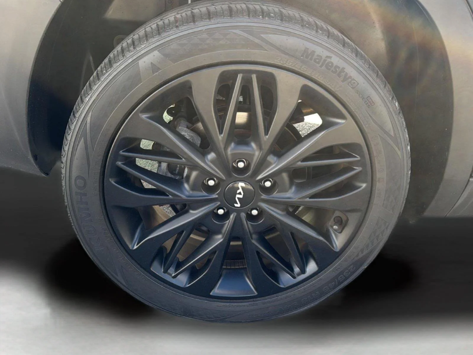 Used 2022 Clear White/Black Roof Kia Nightfall image 37