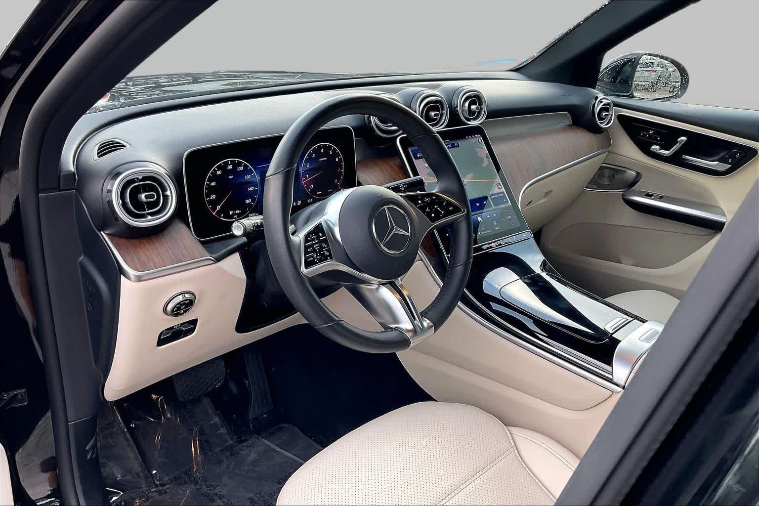 Used 2025 Black Mercedes-Benz GLC 300 image 17