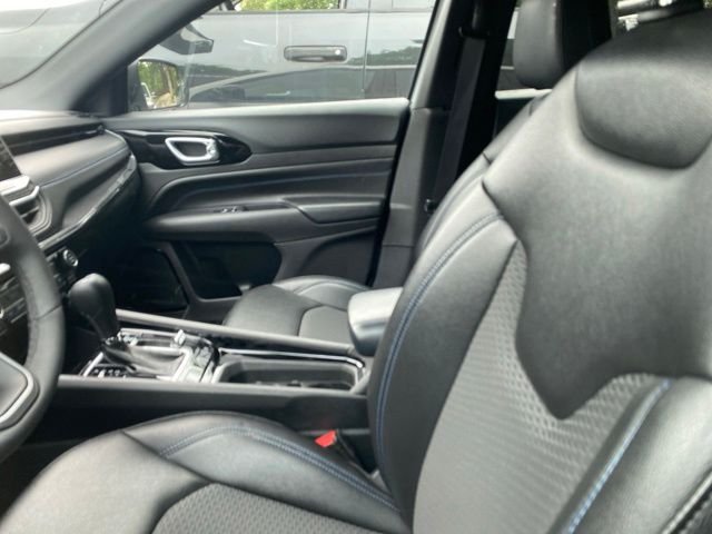 Used 2025 White Jeep Latitude image 7