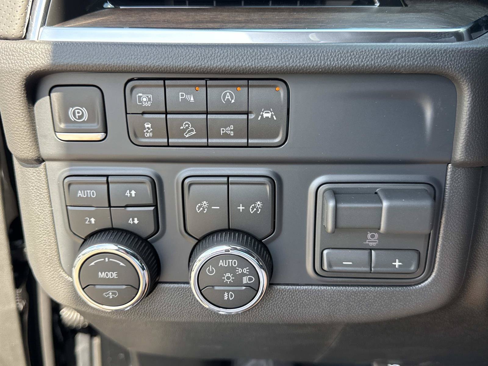 2026 Chevrolet Suburban High Country - Photo 31