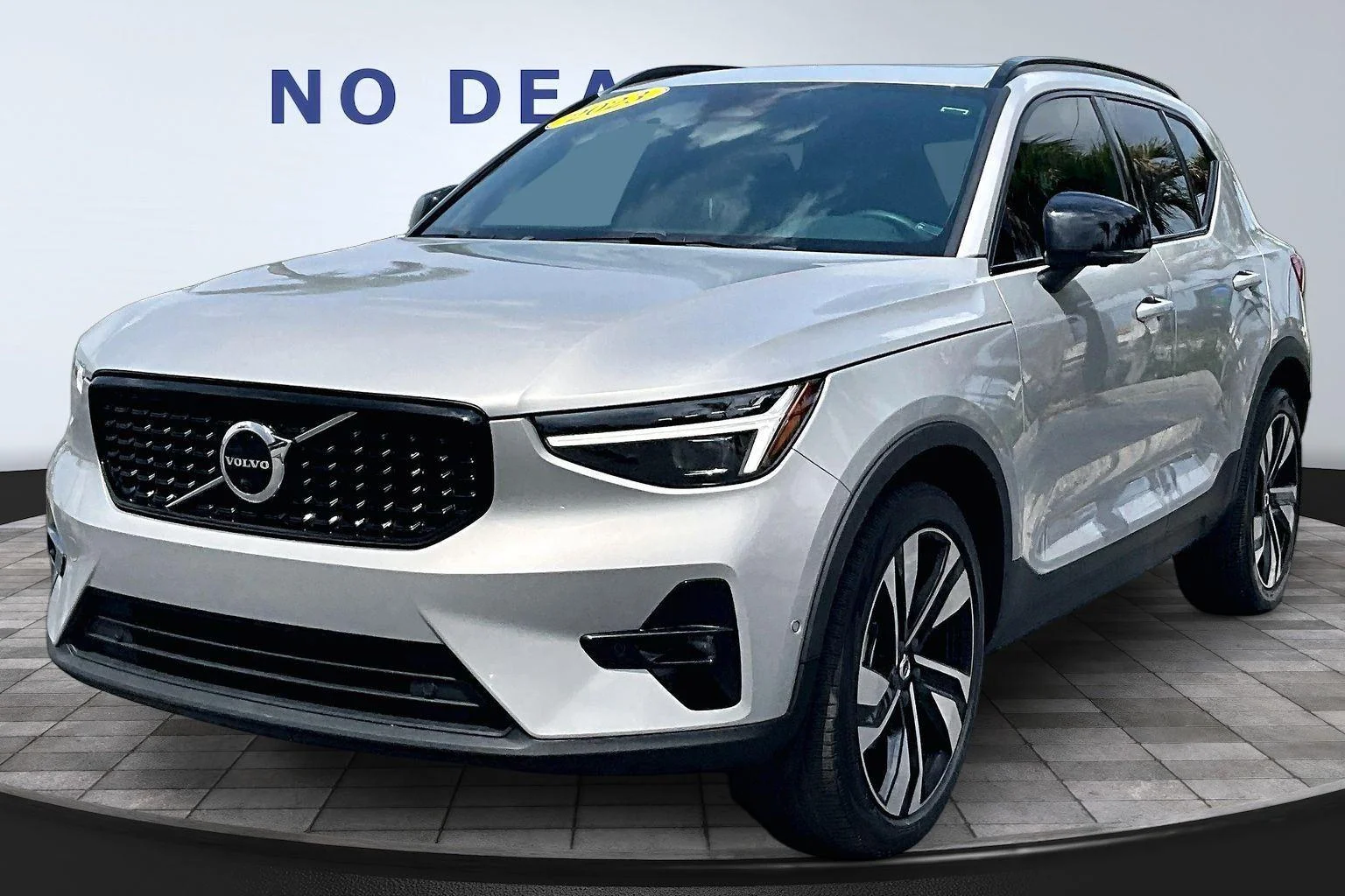 2023 Volvo XC40 B4 Ultimate Dark's photo